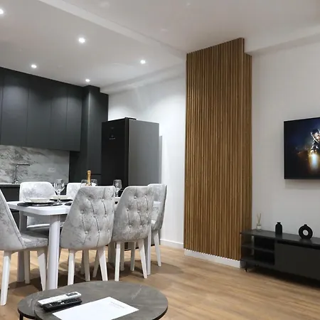 Our Apartment, Center Of 아파트