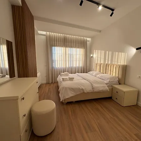 Our Apartment, Center Of דירה *