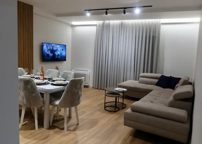 Our Apartment, Center Of דירה טיראנה