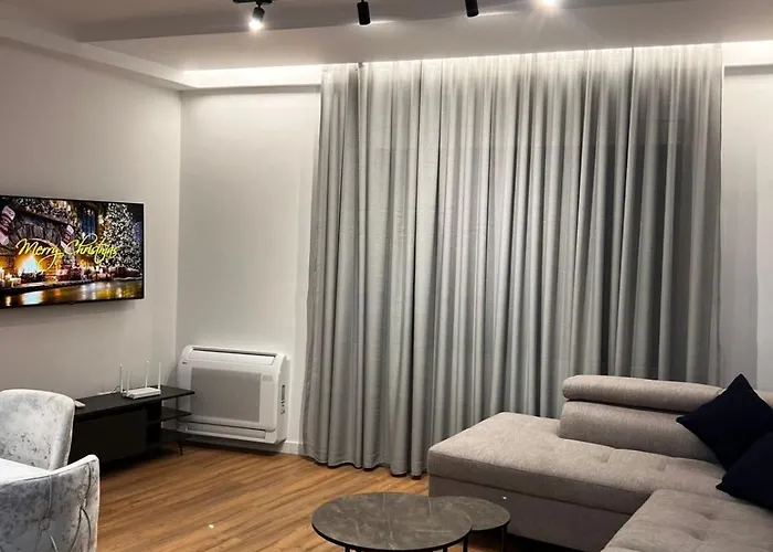 Our Apartment, Center Of דירה *