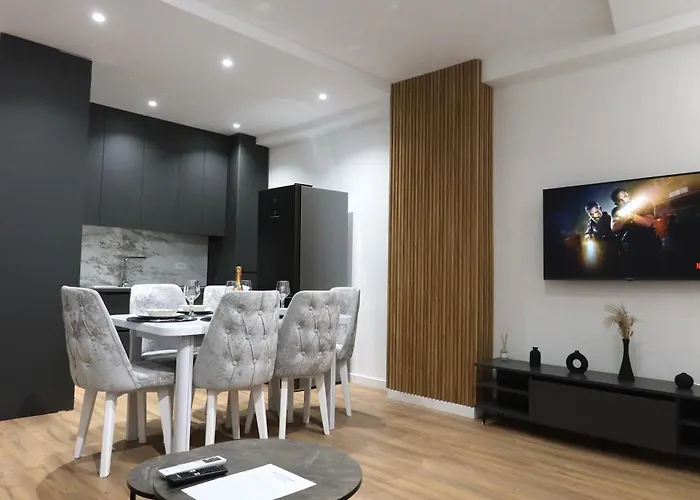 Our Apartment, Center Of דירה