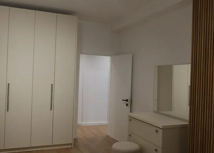 アパート Our Apartment, Center Of